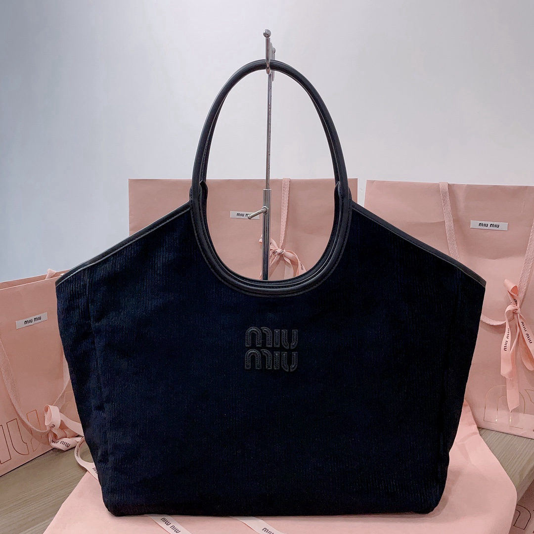 MIUMIU