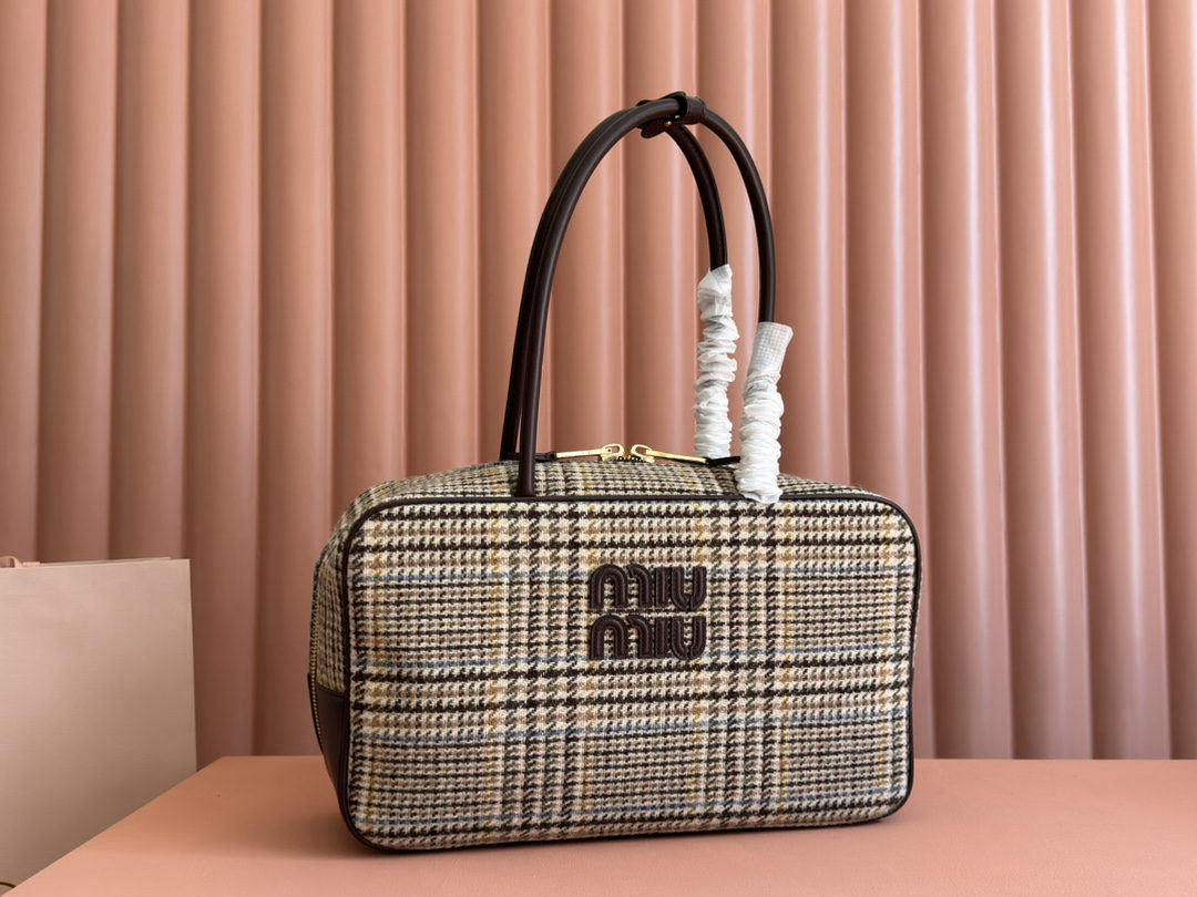 MIUMIU