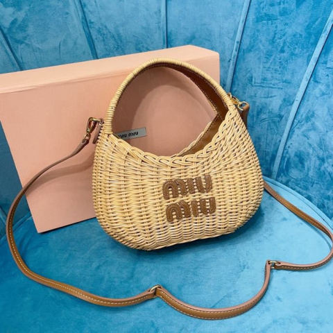 MIUMIU