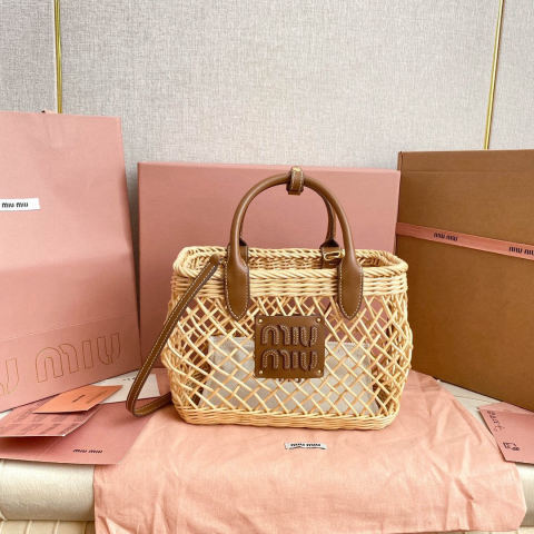 MIUMIU