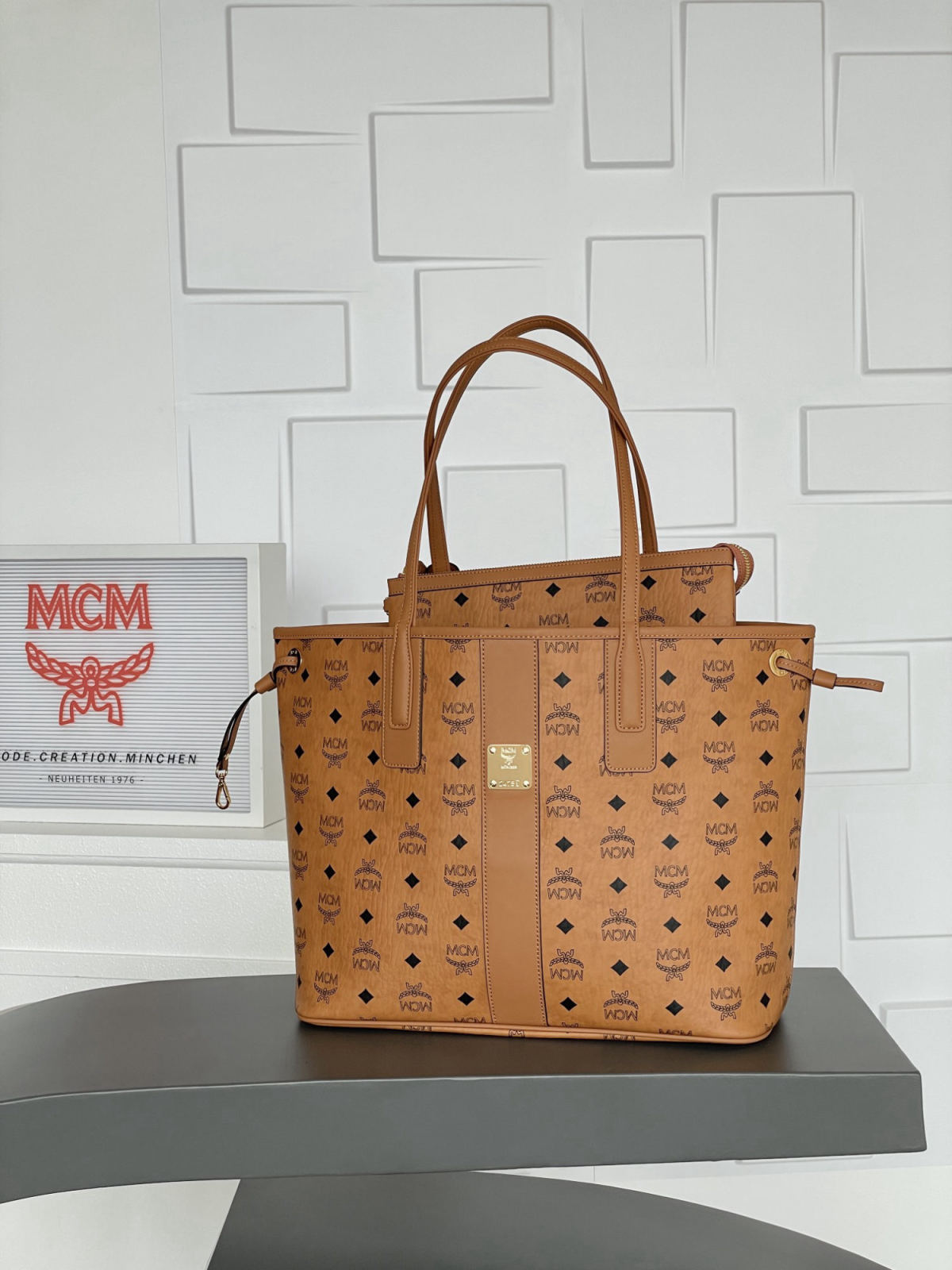 MCM LIZ VISETOS Medium Reversible Shopping Bag Mother Bag