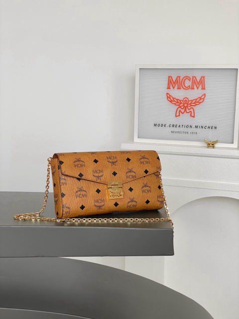 MCM TRACY VISETOS Medium Envelope Pouch (Pure Chain Terms)