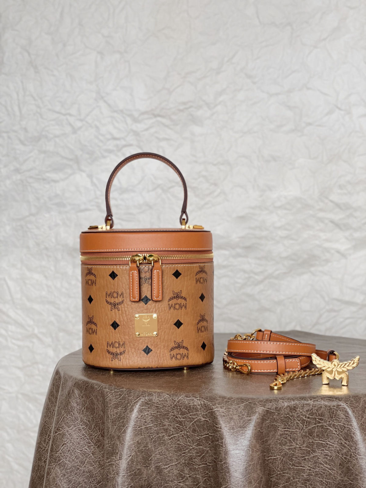 MCM AREN VISETOS Lucky Bucket Bag