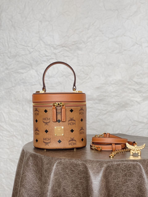 MCM AREN VISETOS Lucky Bucket Bag