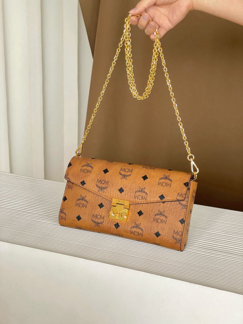 MCM TARCY VISETOS Medium Chain-Wrapped Envelope Bag