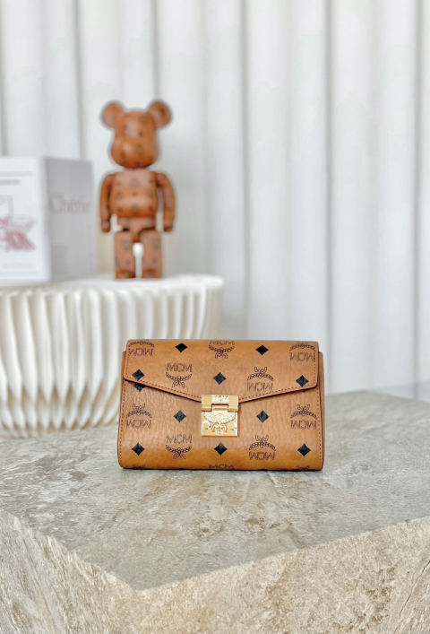 MCM TRACY VISETOS Small Chain Envelope Bag