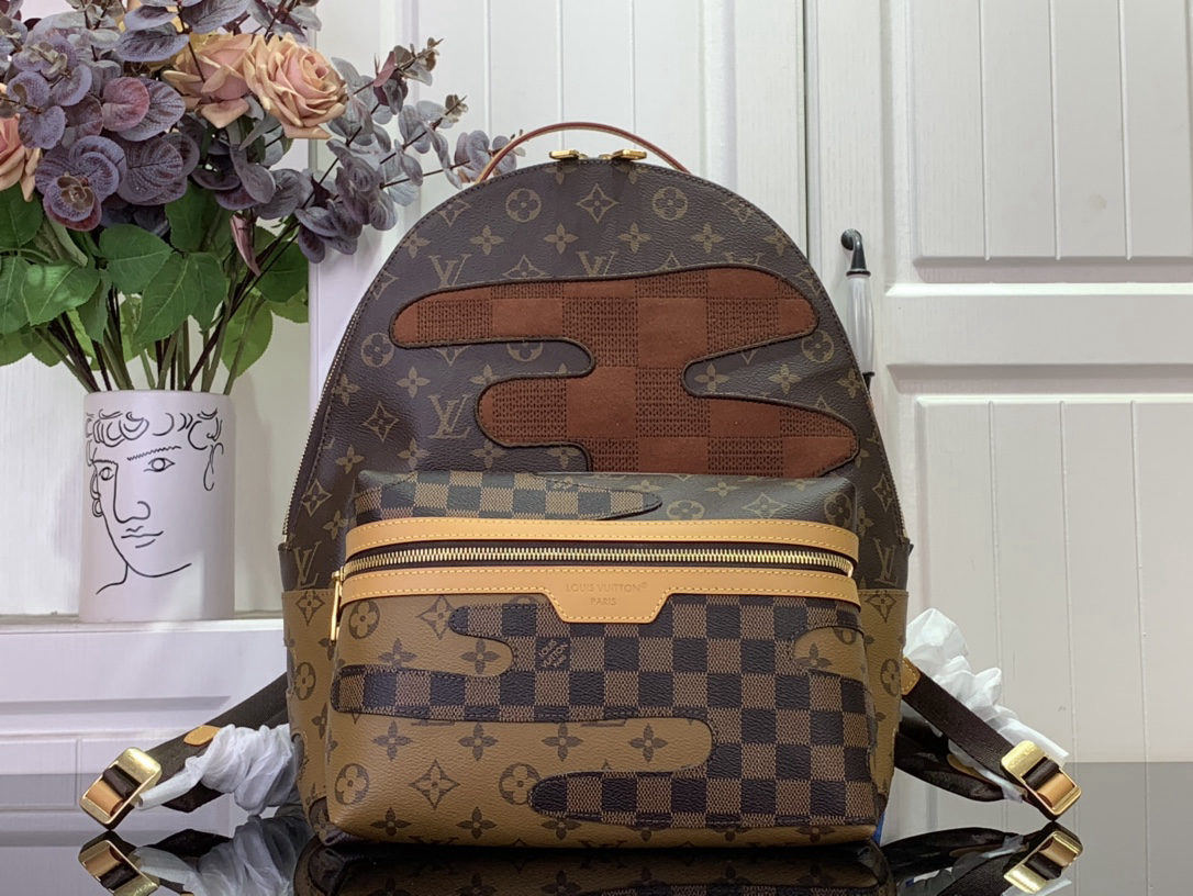 LV Discovery Small Backpack