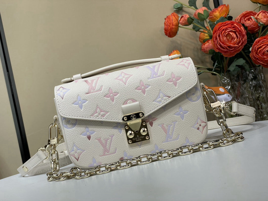 LV POCHETTE METIS EAST WEST