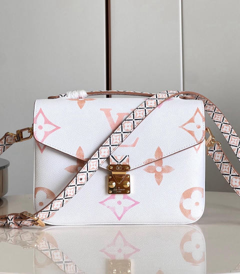 LV Pochette Metis