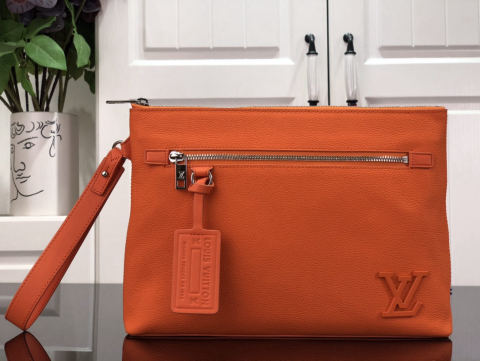 LV POCHETTE iPad
