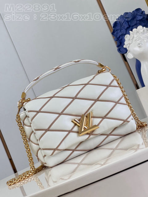 LV twist Nicolas GhesquiEre