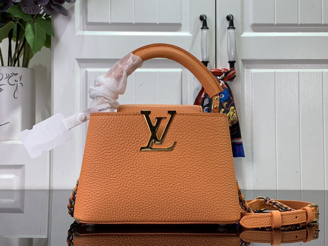 LV capucines mini