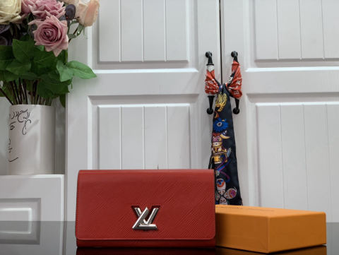 LV Twist