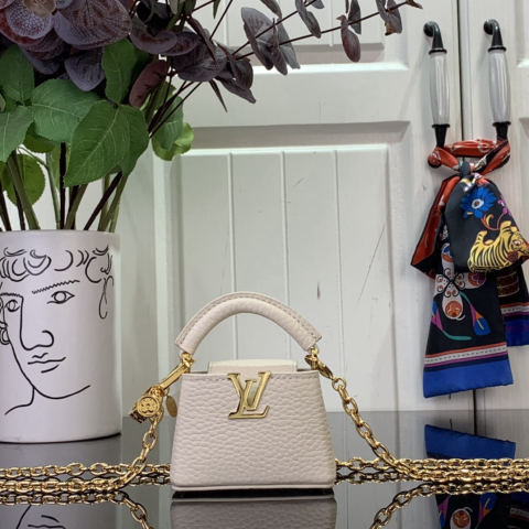 LV Capucines Super mini