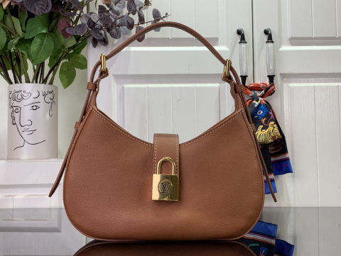 LV Low Key Shoulder