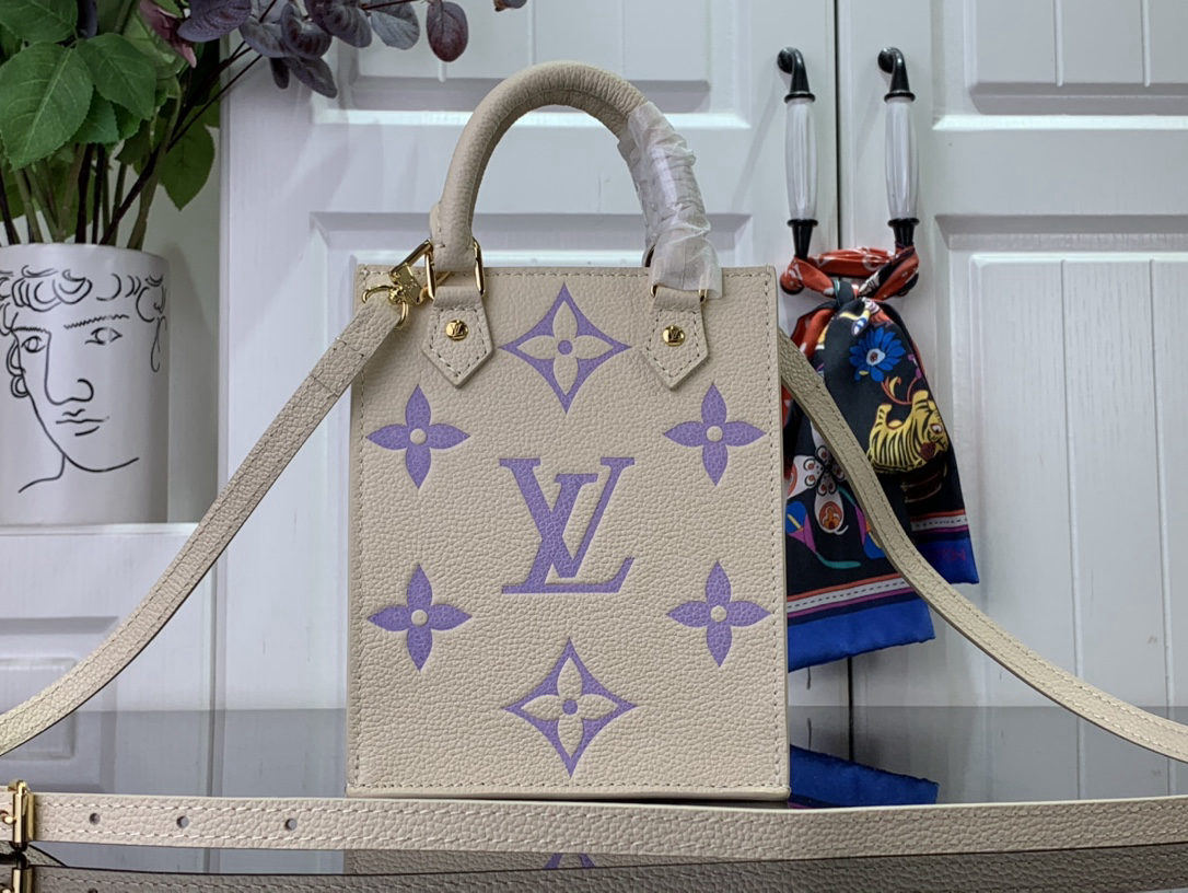 LV PETIT SAC PLAT