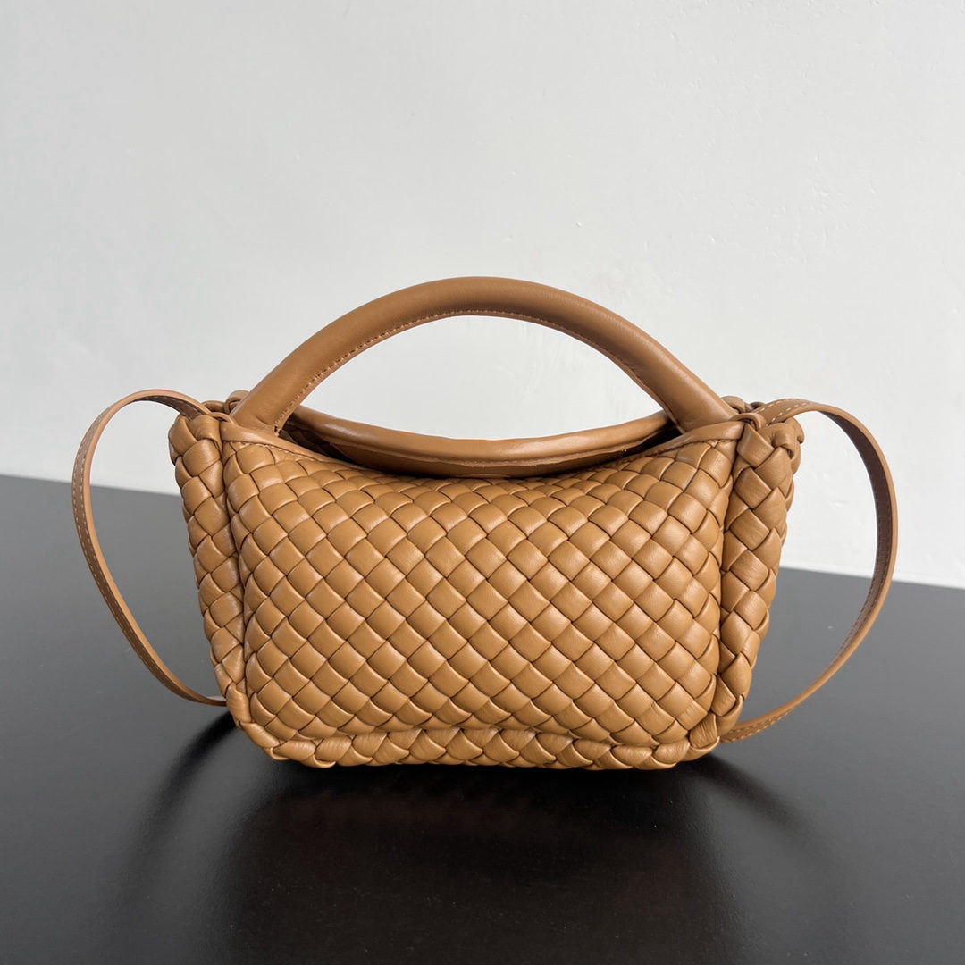 Bottega Veneta Mini Cobble