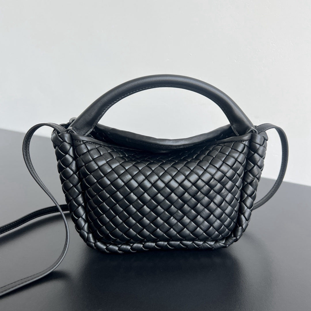 Bottega Veneta Cobble