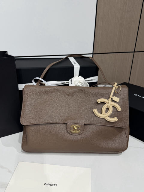 CHANEL Jennie MAXI Extra Large Flap Bag