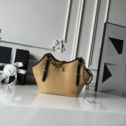 CHANEL Cruise Collection (Spring Resort Collection)