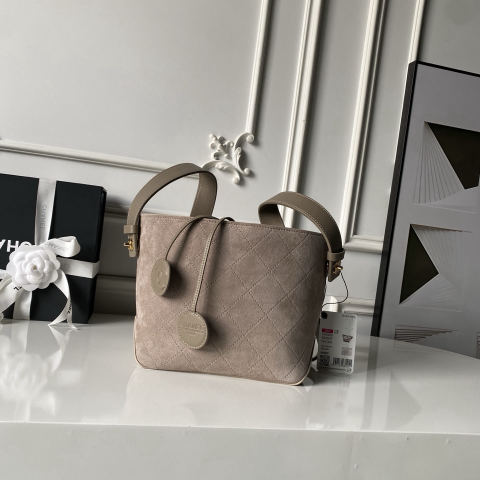 CHANEL bucket bag
