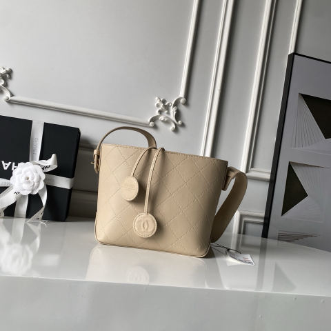 CHANEL bucket bag
