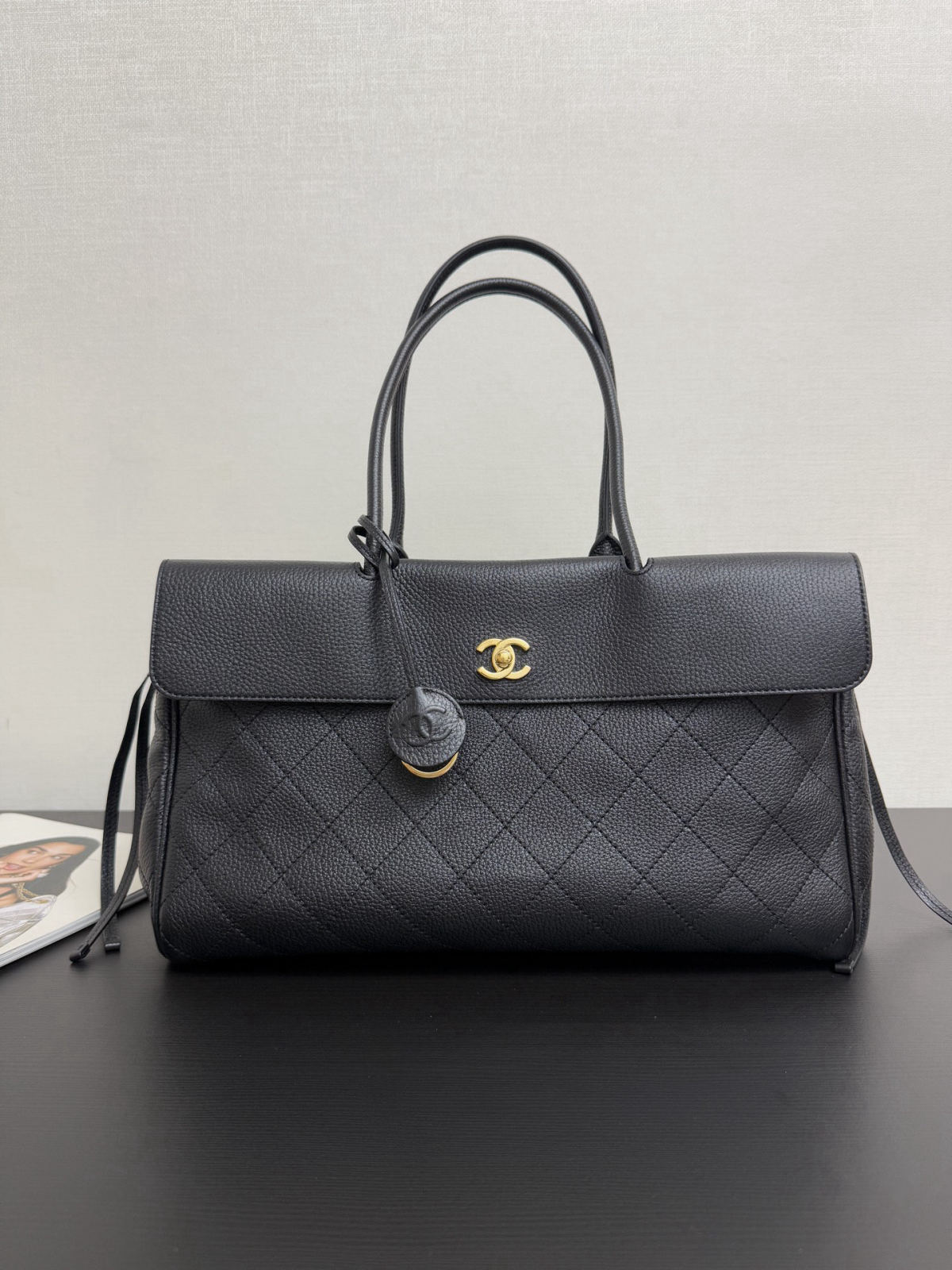 CHANEL baguette bag