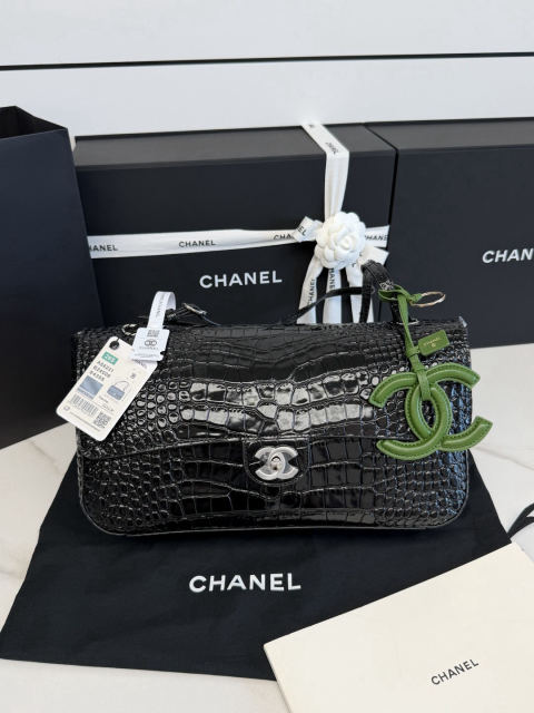 CHANEL MaXi Airport Bag