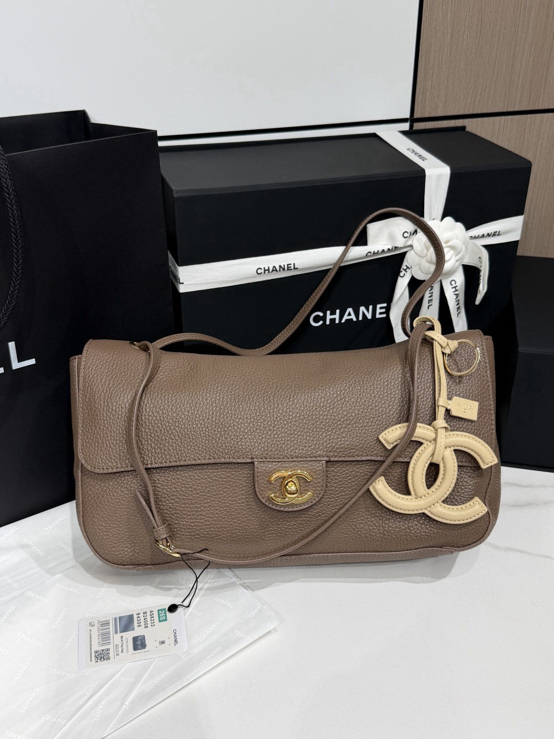 CHANEL Jennie MAXI Extra Large Flap Bag