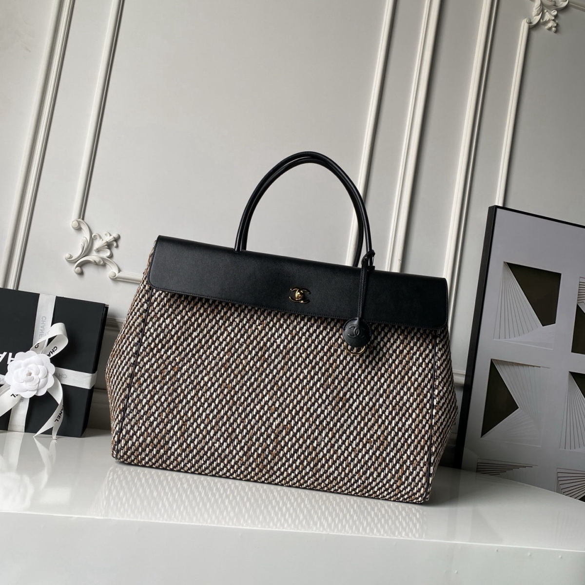 CHANEL Urban Essential