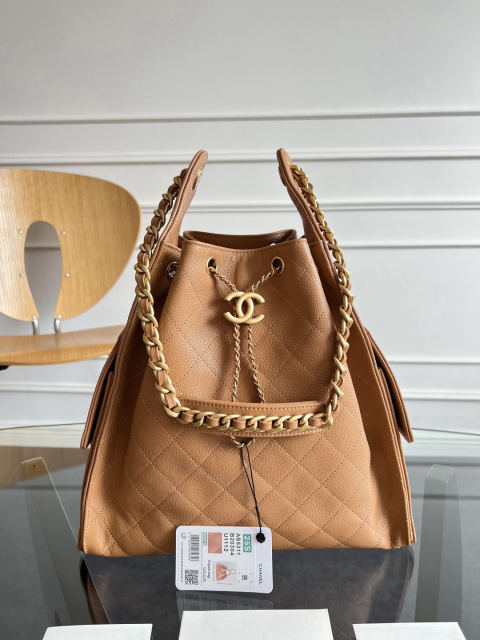 CHANEL runway HOBO BAG (hippie bag)