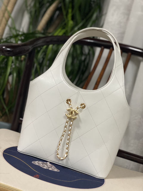 CHANEL's 2026 Early Spring Collection Leather "Basket Bag"