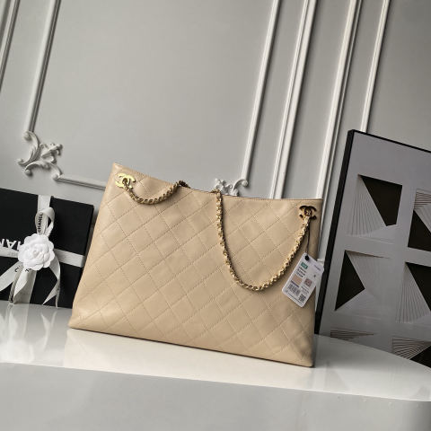 CHANEL SpringXSummer Collection's Bestselling Commuter Tote Bag