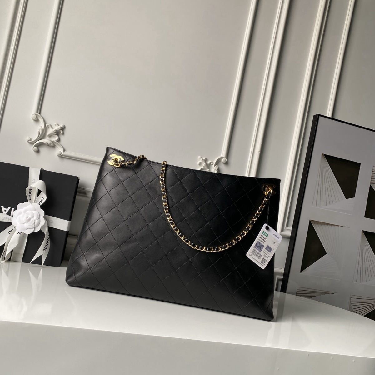 CHANEL SpringXSummer Collection's Bestselling Commuter Tote Bag