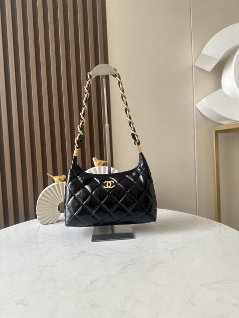CHANEL Casual Shoulder Bag