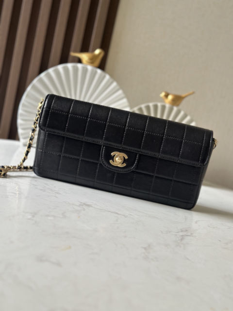 CHANEL Vintage Ice Cube Lambskin Shoulder Bag