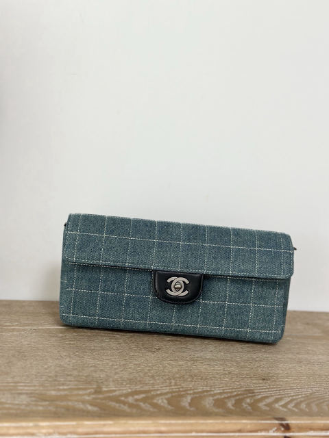 CHANEL Vintage Ice Cube Lambskin Shoulder Bag