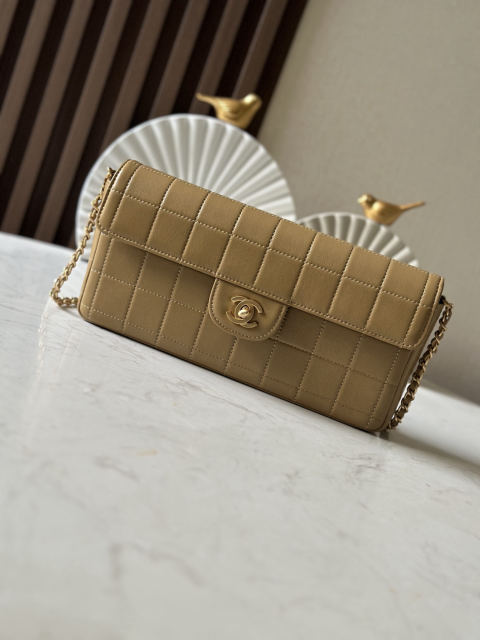 CHANEL Vintage Ice Cube Lambskin Shoulder Bag