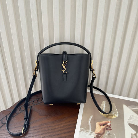 Yves Saint Laurent LE