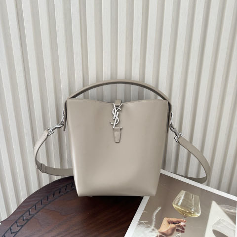 Yves Saint Laurent LE