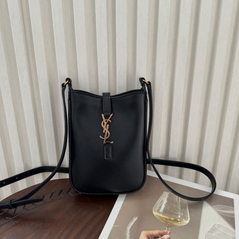 Yves Saint Laurent LE
