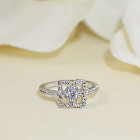 DE BEERS Lotus Ring