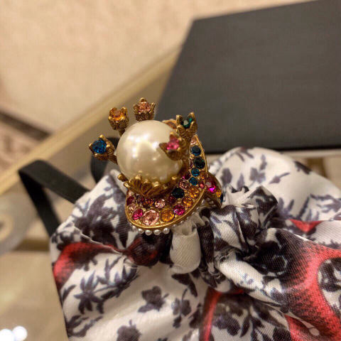 Gucci floral pearl diamond ring, vintage metal.