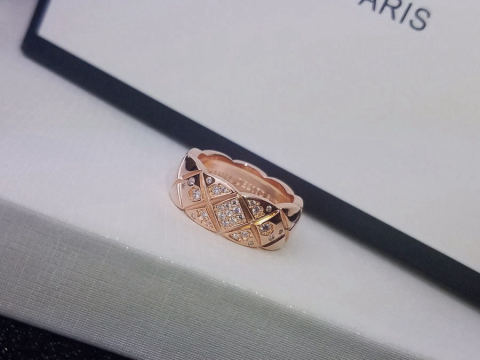 CHANEL quilted ring