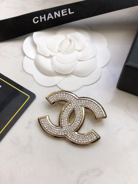 CHANEL small brooch