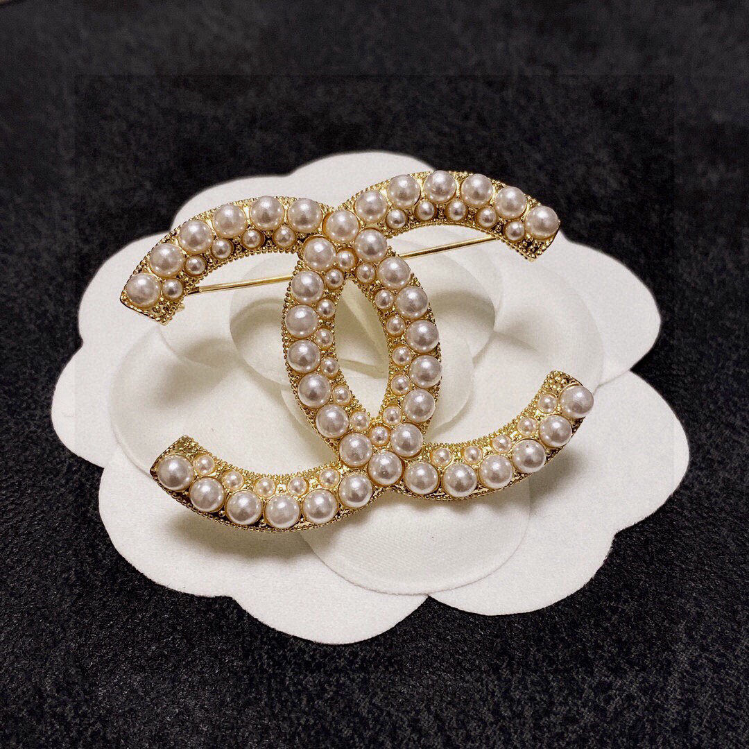 CHANEL brooch