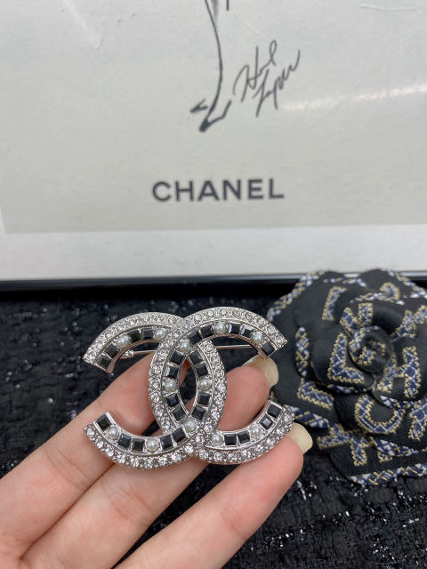 CHANEL brooch