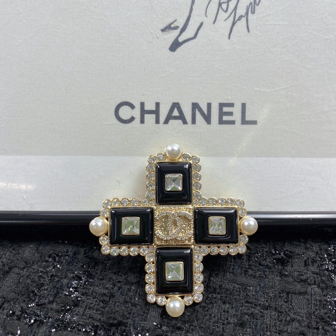 CHANEL brooch