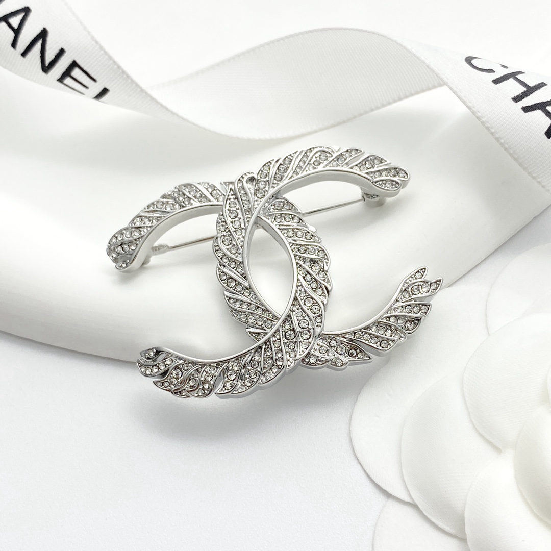 CHANEL Silver Fully Diamond Feather Double C Brooch