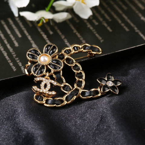Chanel Fall/Winter Collection Diamond Double C Brooch